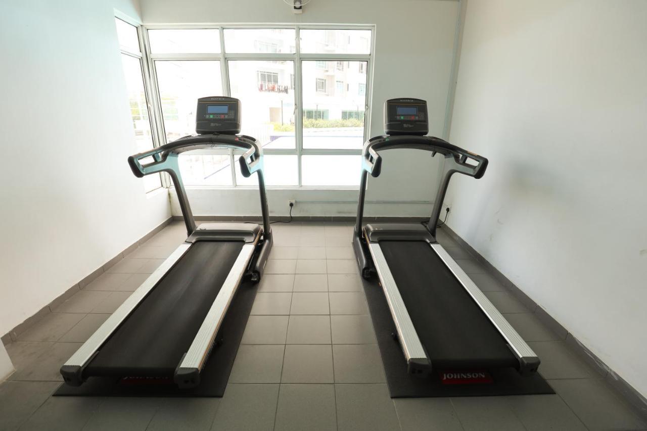 Cozy 3-Bedroom Condo With Pool - Seri Kembangan Luaran gambar